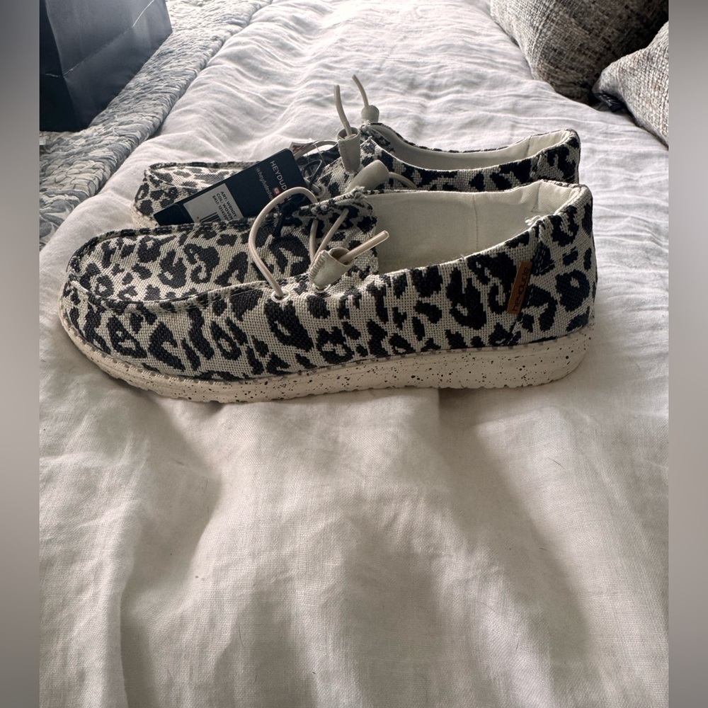 Hey Dude Women’s Wendy Grey Cheetah slip on shoes Size 9 - Picture 5 of 6